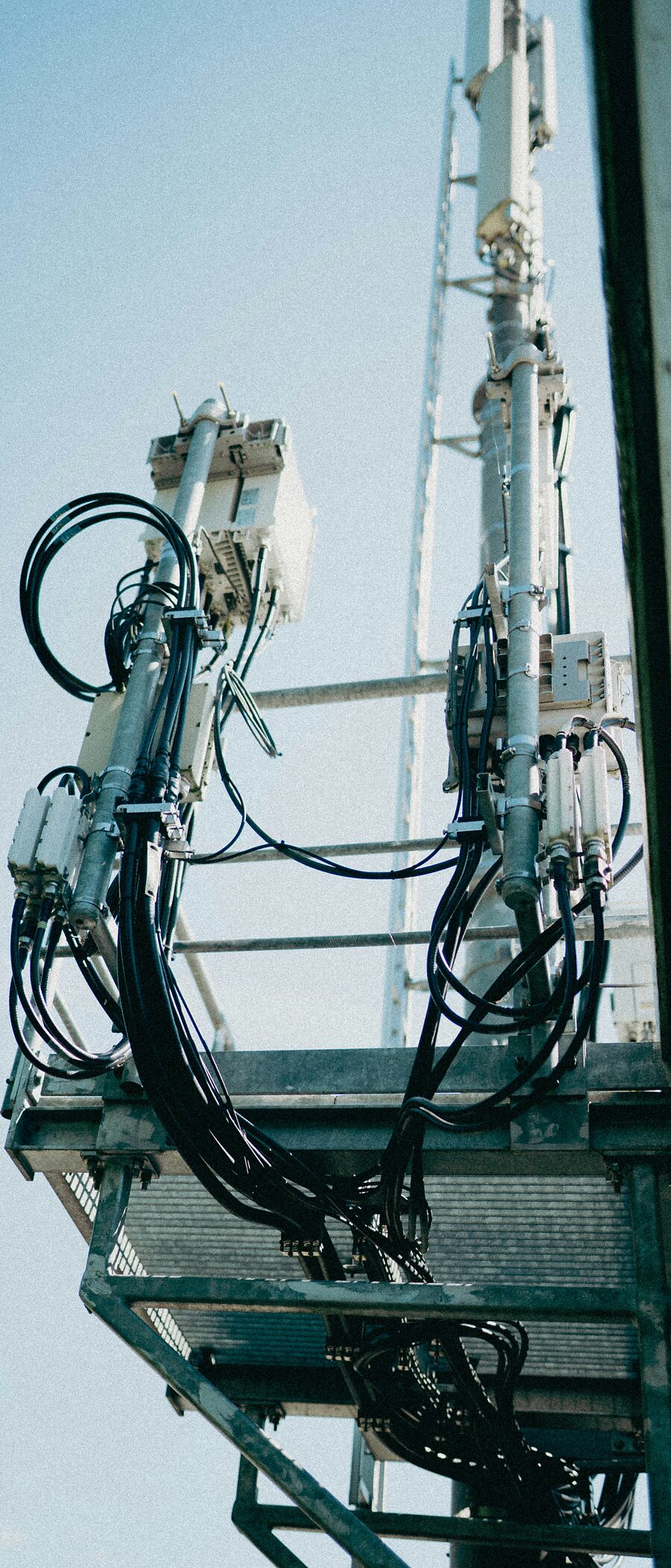 Antennen und Übertragungstechnik an einem Sendemast